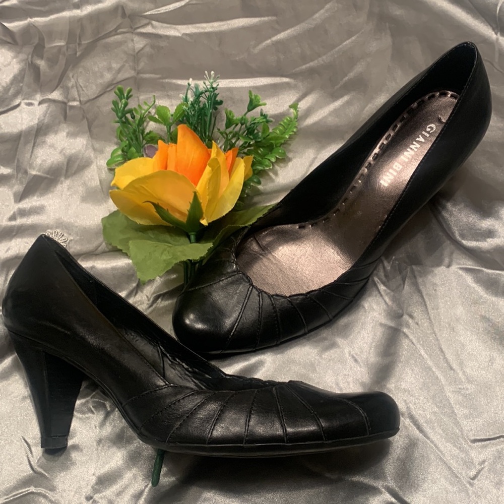 🌹VINTAGE Gianni Bini • Very Classy Black Leather Pumps Heels